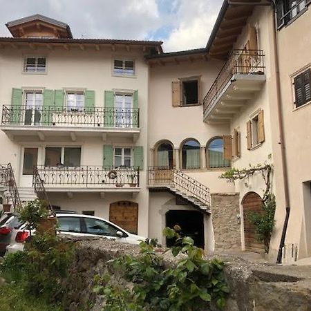 Api Tenna Apartments Glicine 1 Kültér fotó